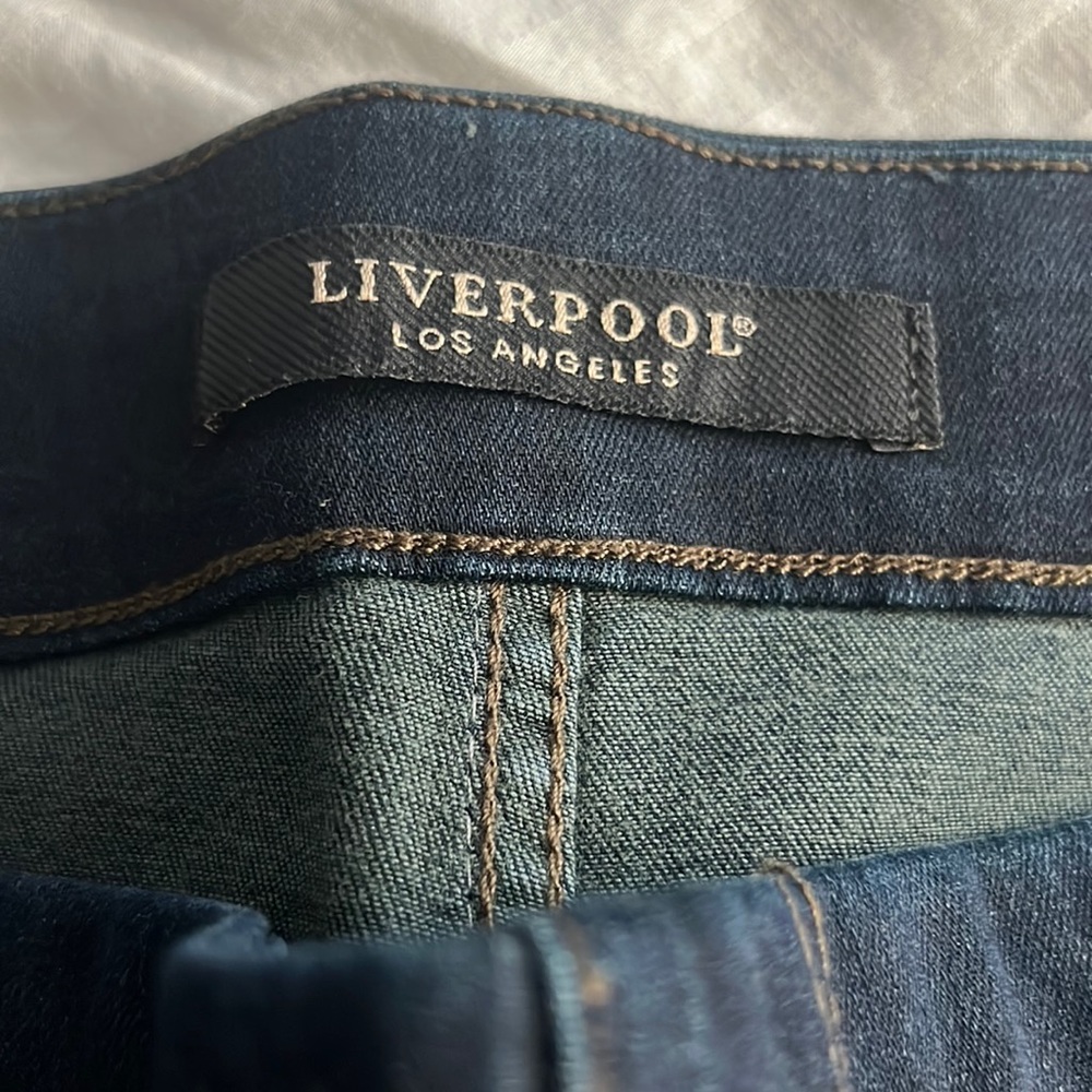 Like new Liverpool denim cropped jeans